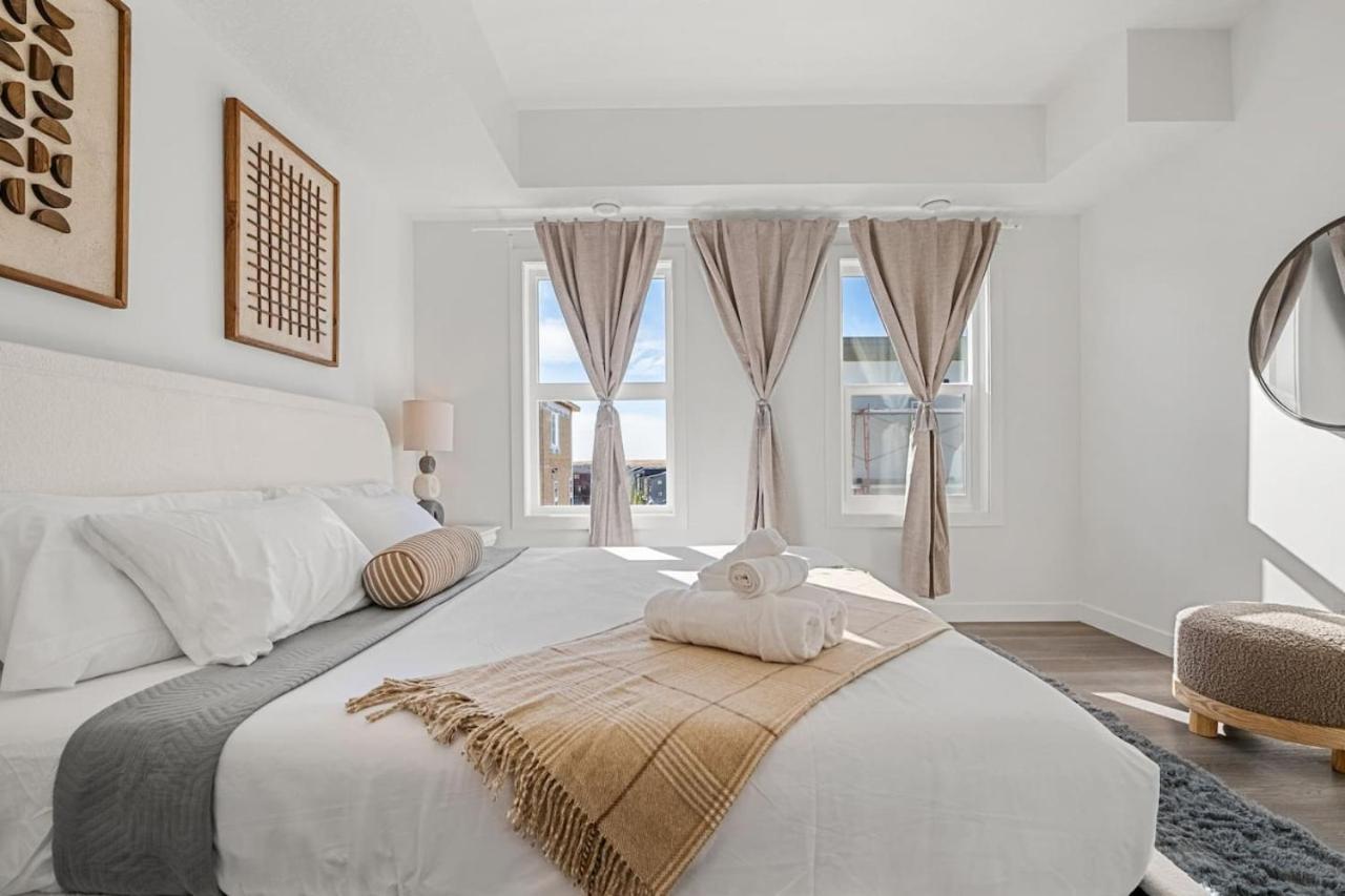 New Luxury Rated Aspen Home, Incl. Free Banff Pass Holiday home *