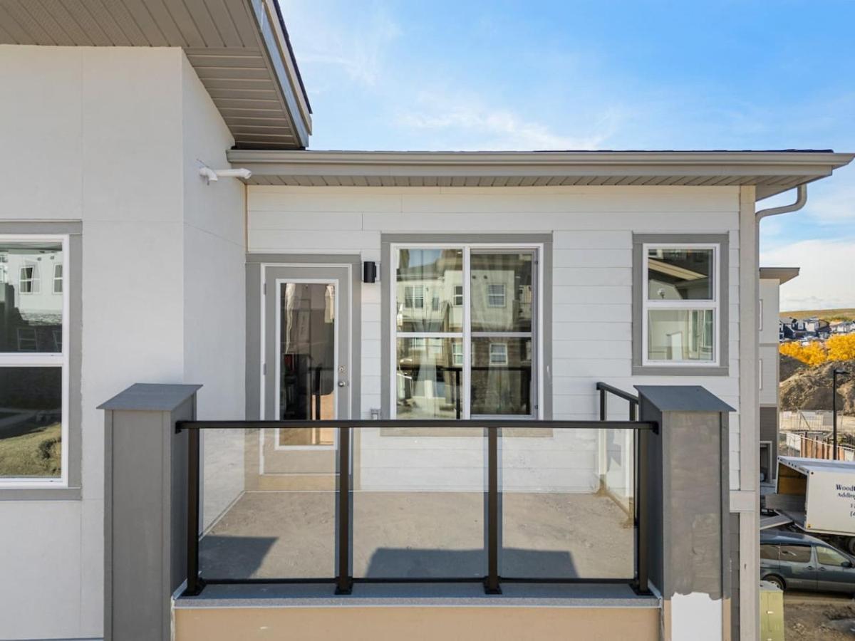 New Luxury Rated Aspen Home, Incl. Free Banff Pass Calgary