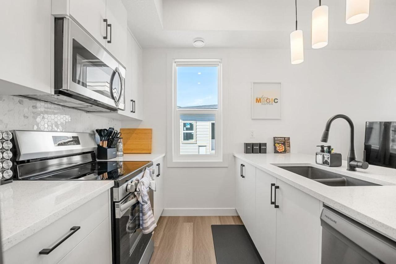 New Luxury Rated Aspen Home, Incl. Free Banff Pass Holiday home