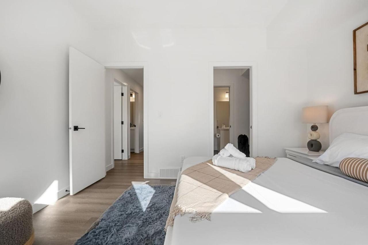 New Luxury Rated Aspen Home, Incl. Free Banff Pass Holiday home