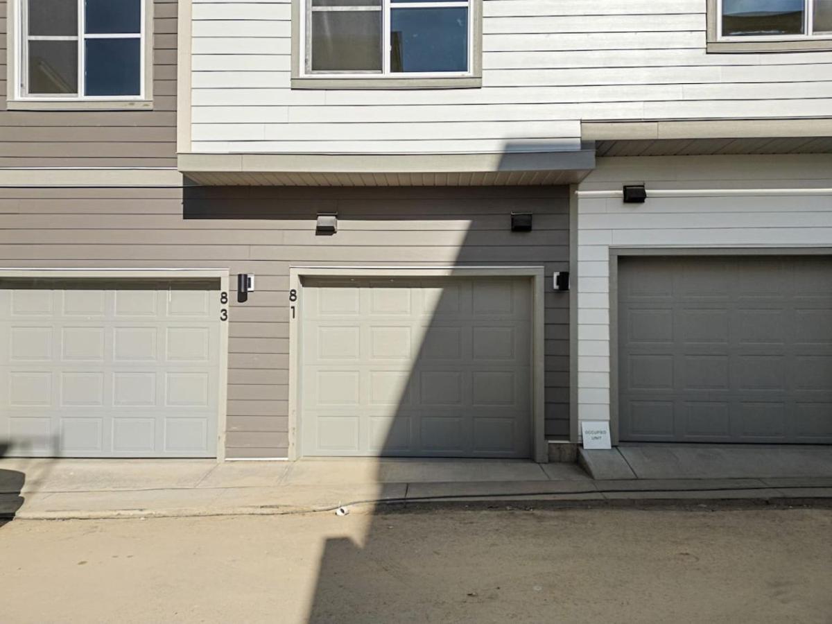 New Luxury Rated Aspen Home, Incl. Free Banff Pass * Calgary
